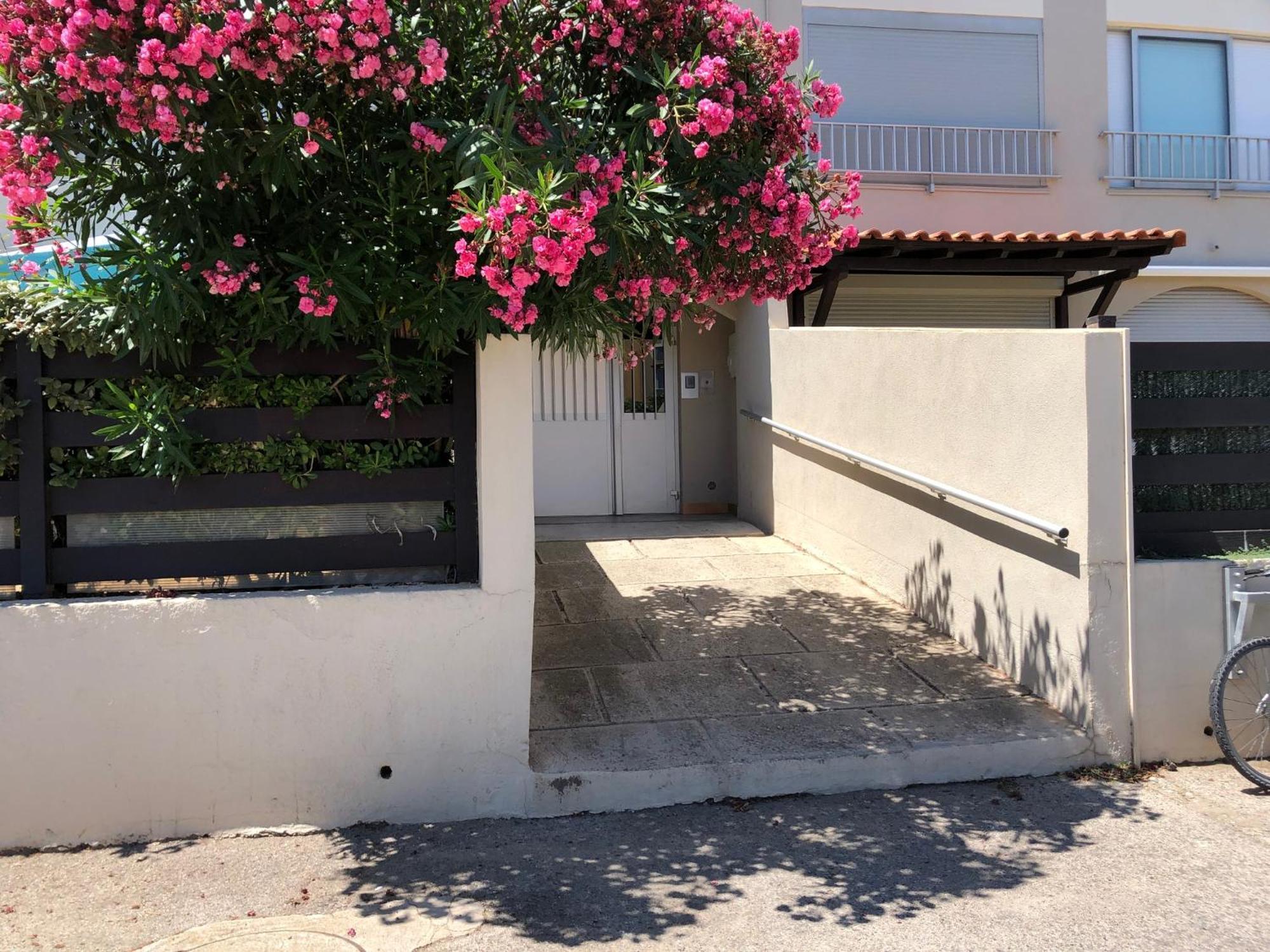 C12 Deluxe Apartment Agde Exterior photo